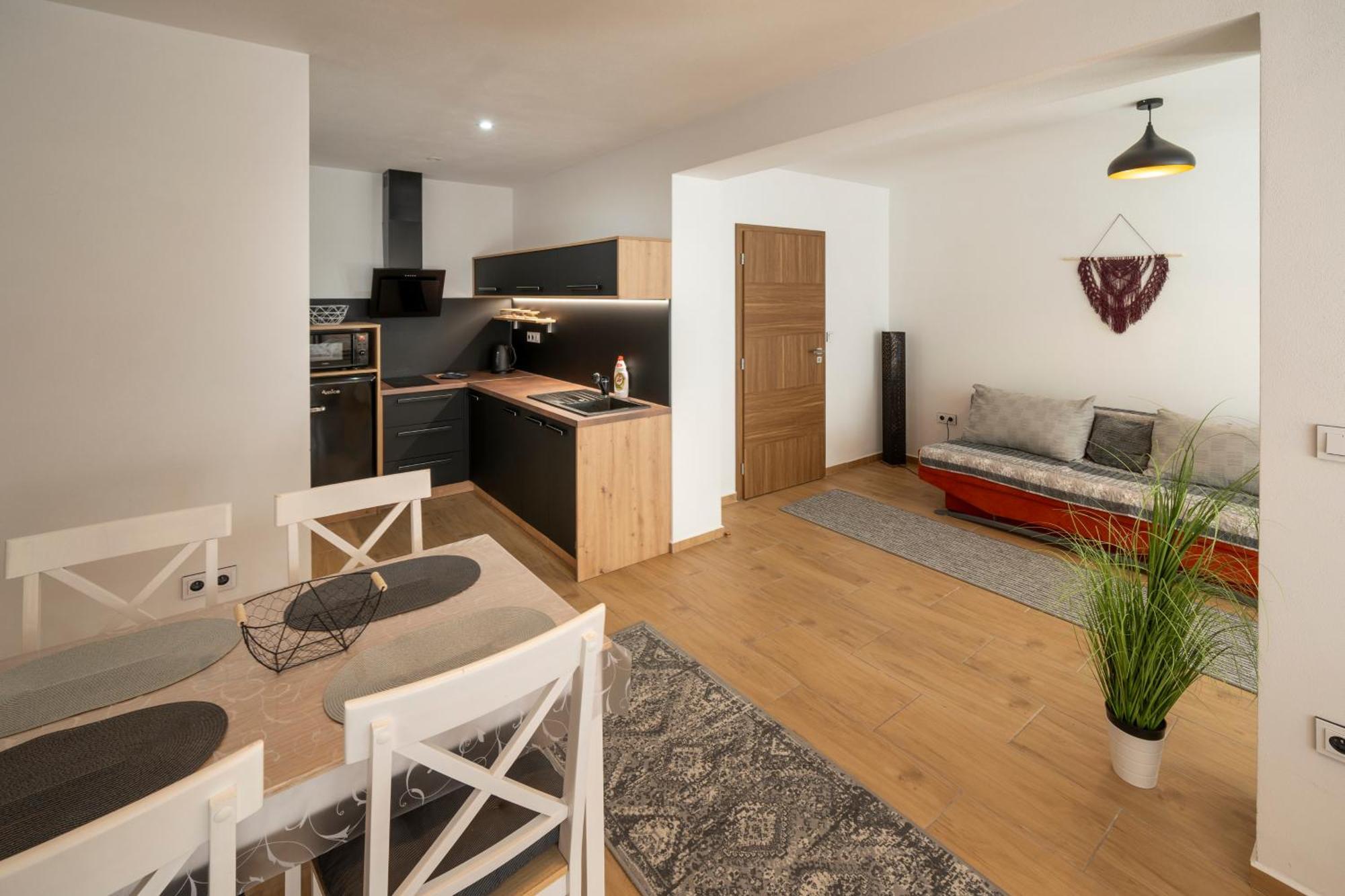 טלץ' Apartmany Pod Namestim 2 מראה חיצוני תמונה