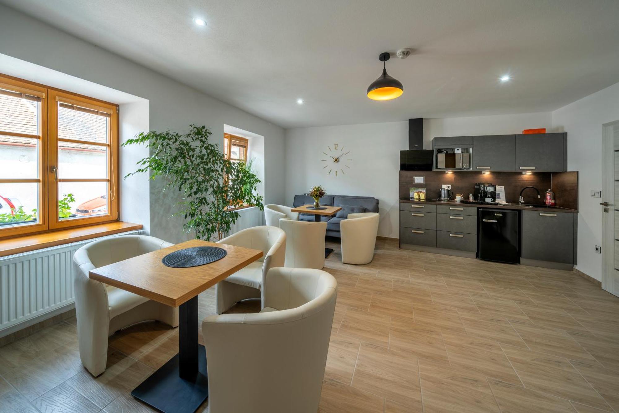 טלץ' Apartmany Pod Namestim 2 מראה חיצוני תמונה