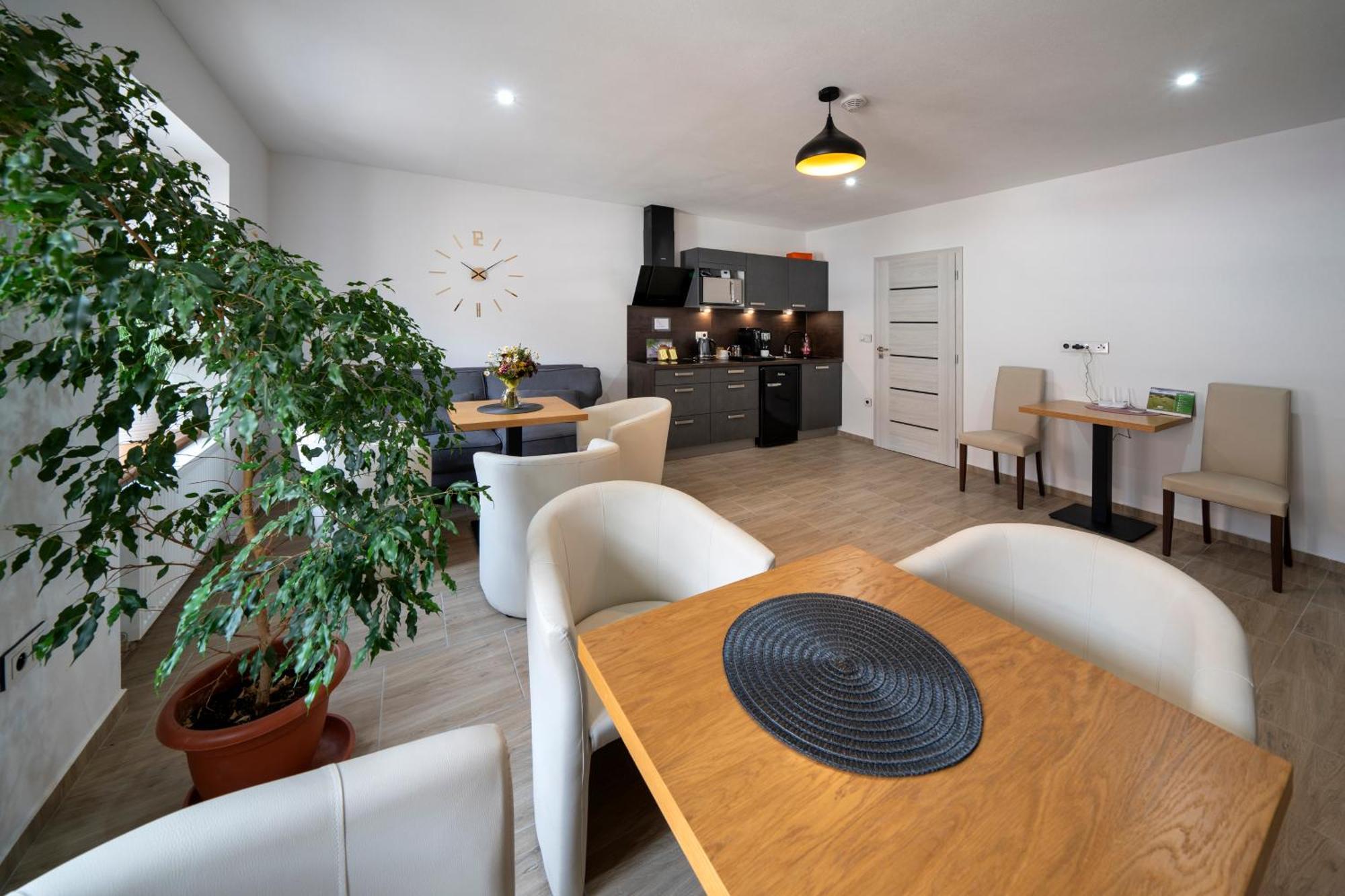 טלץ' Apartmany Pod Namestim 2 מראה חיצוני תמונה